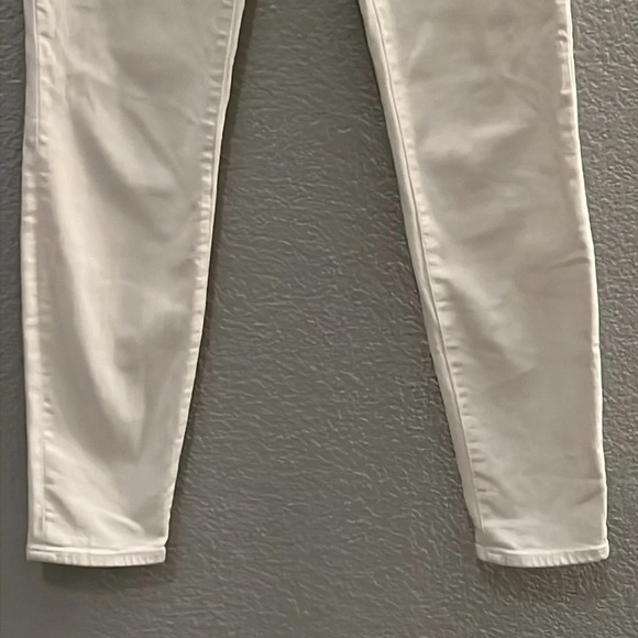 Madewell 9" High-Rise Skinny Jeans in Pure White - Picture 5 of 8